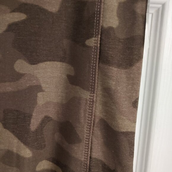 Camo Cropped Leggings - Picture 2 of 7